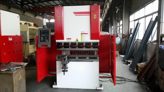 DA52S CNC Down Stroke Press Brake 30T1250