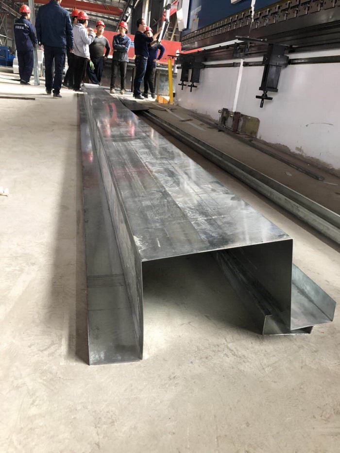 Yawei china made 300T 8m sheet metal bending brakes 4 axis suppliers