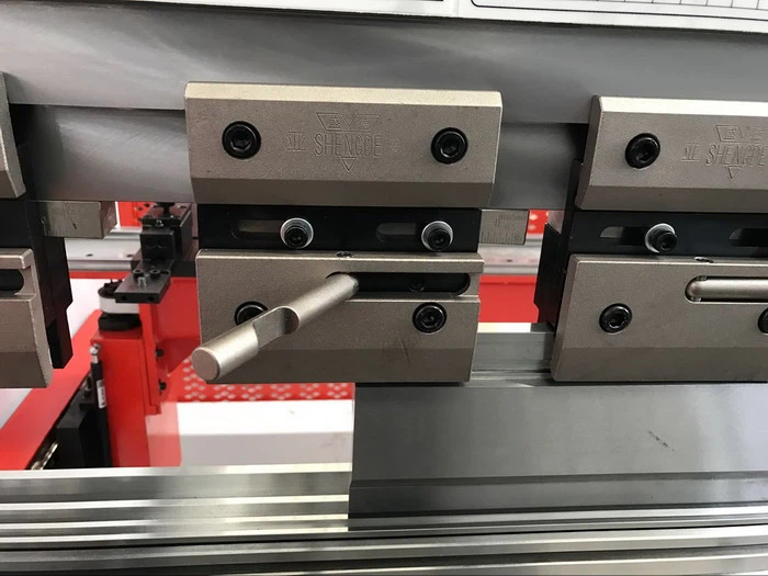 Yawei 8 axis cnc brake press quick released clamping