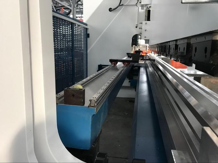CNC X back gauge Yawei AHYW CNC PRESSBRAKES