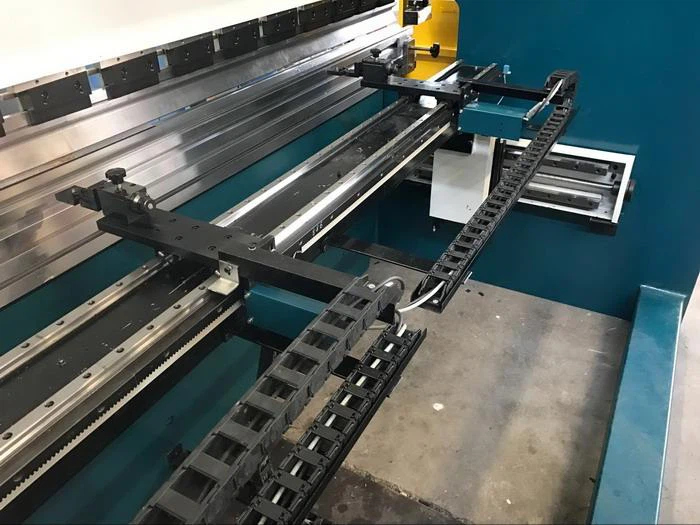 AHYW Yawei 4 Axis CNC Brake Press back gauges160T