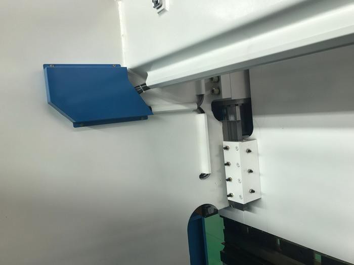 top beam guiding system for Yawei 4 axis CNC Press brakes 160T3M sheet metal bending ESA S640 CNC controller