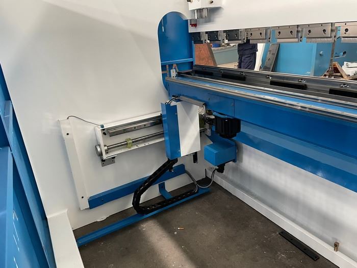 DA53T 5 Axis 4m CNC Bending Machine AHYW Yawei auto back gauge